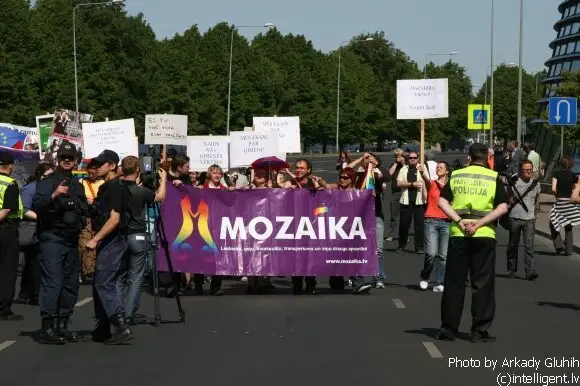 В Латвии еще много людей, которые хотят быть “святее папы римского”: Mozaika