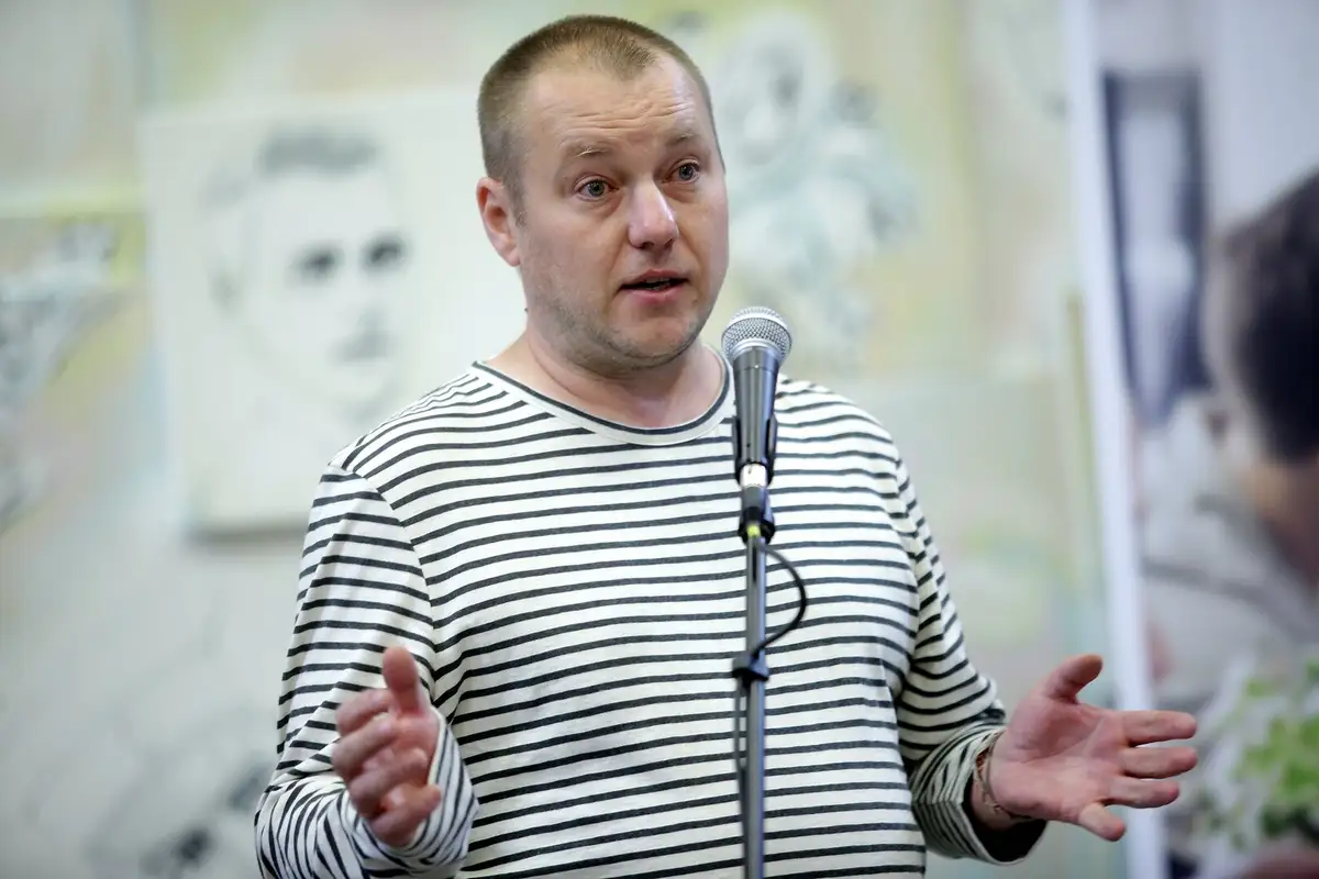 Болеющий ковидом журналист: «Естественный отбор не работает — дурак без маски угроза не для себя, а для других»