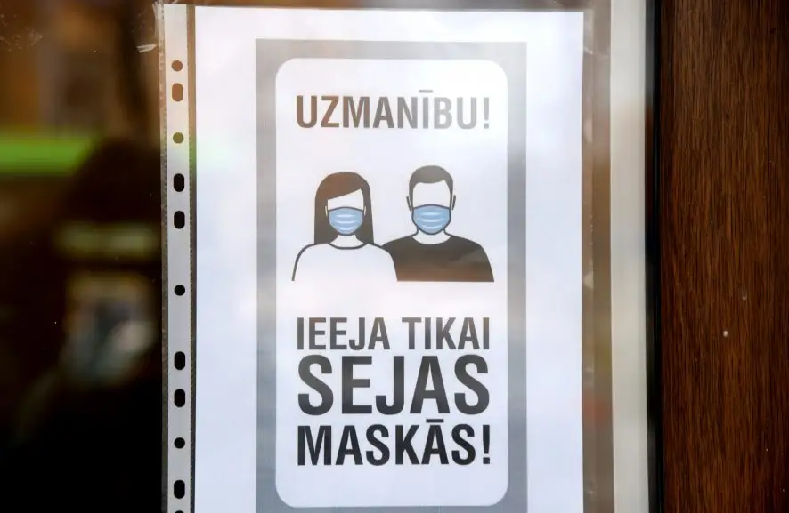SPKC: Covid-19 ierobežojumus Latvijā nevajadzētu mazināt vēl vismaz mēnesi