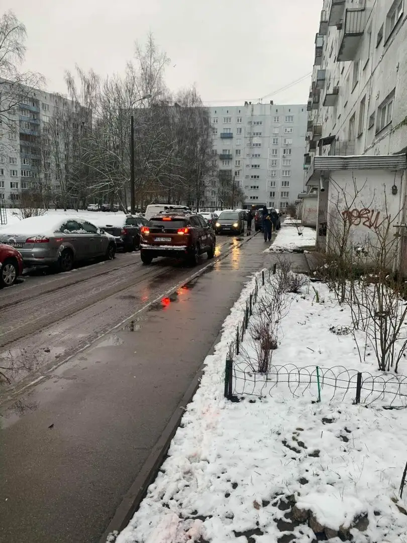 Подробности: охранник ювелирного магазина в Иманте задержал воров, прострелив одному из них ногу