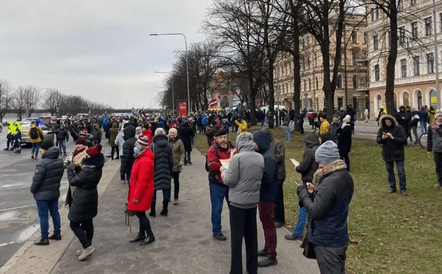 Rīgas Civilās aizsardzības komisijā plāno pārspriest sestdien notikušo piketu norisi