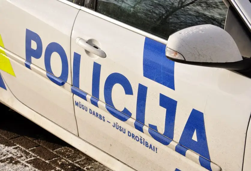 Jēkabpilī sieviete reibumā melo policistiem par draudiem ar nazi un tiek pie 80 eiro soda
