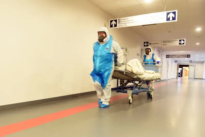Piektdien hospitalizēti 95 Covid-19 slimnieki, bet no slimnīcām izrakstīti 18 pacienti