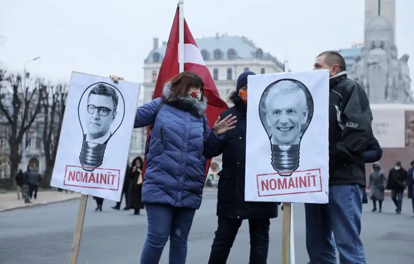 «Остается надеяться лишь на раскол среди протестующих»: обозреватель «Диены» о дестабилизации политической системы Латвии