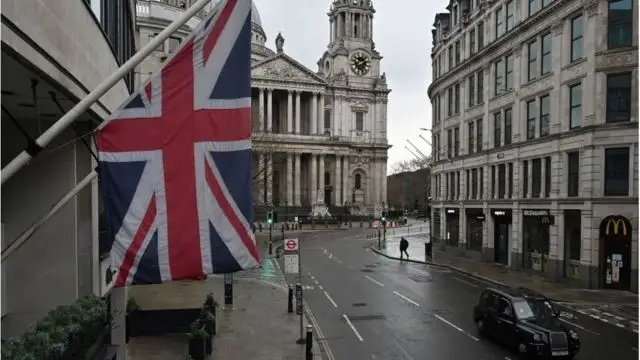 Londonas vēlēšanu iecirknī pirmie vēlētāji ieradušies pusstundu pirms iecirkņa atvēršanas