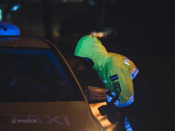 Этой ночью нарушители комендантского часа в основном возвращались с вечеринок: начаты 603 процесса