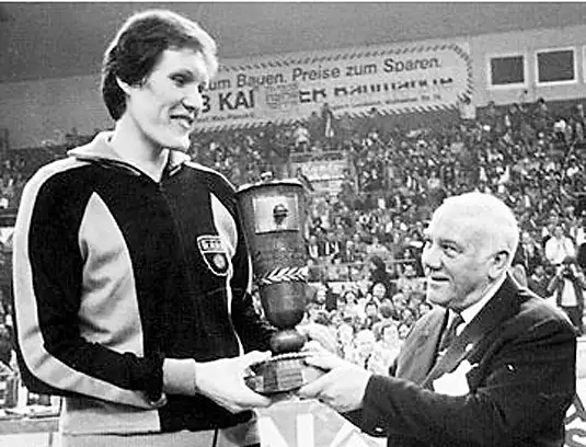 Mirusi izcilā basketboliste Uļjana Semjonova