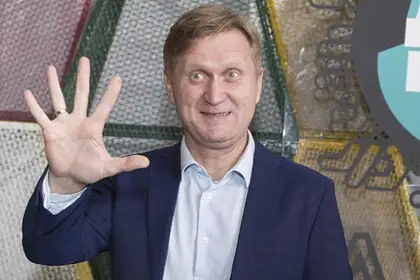 Из-за пандемии звезда «Уральских пельменей» пошел работать на парковку