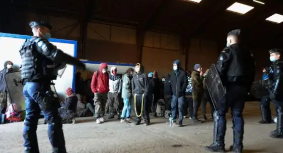 Рейв-вечеринка во Франции: 2500 людей 36 часов отмечали Новый год