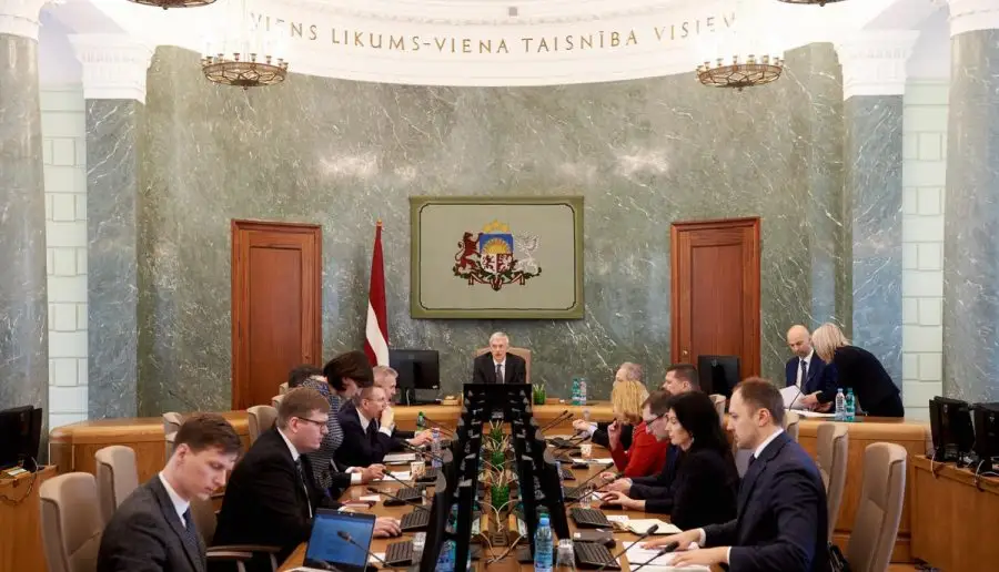 Uz trim nedēļām iepauzēs ar kārtējo valdības sēžu sasaukšanu