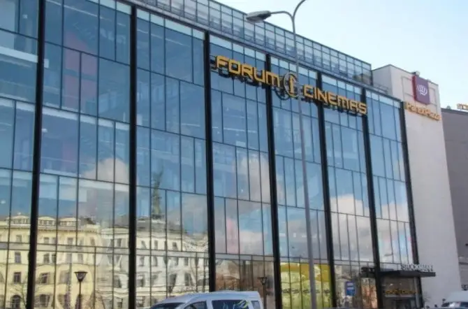 Что-что сделать со школой? Кинотеатр Forum cinemas удивил рекламой с намеком на мат