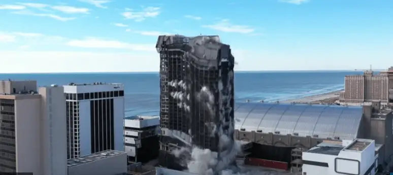 В Атлантик-сити снесли легендарный Trump Plaza (ВИДЕО)