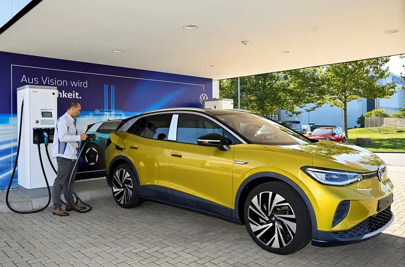 Кризис в Volkswagen: резкое падение прибыли, массовые сокращения и щедрые бонусы
