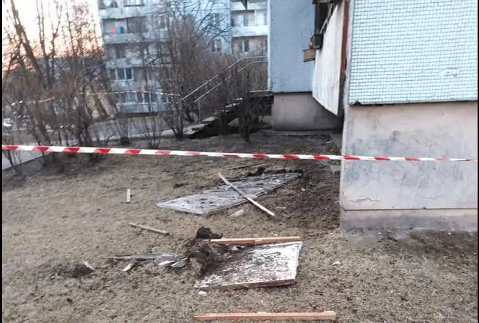 В Вецмилгрависе с 7 этажа упала часть лоджии: подробности ЧП