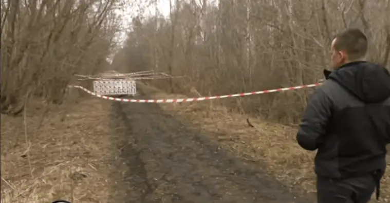 Опасный маршрут: в Саласпилсе обнаружен карстовый провал (ВИДЕО)