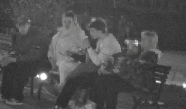 По 300 евро с носа: компанию молодежи оштрафовали за сбор у Оперы