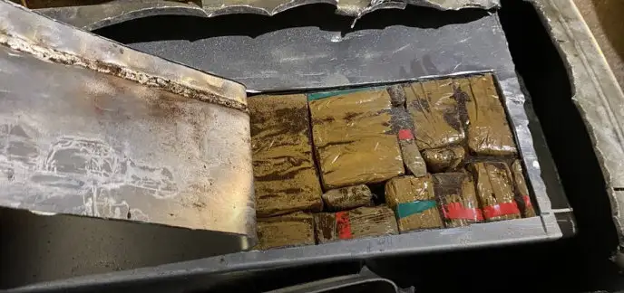 На границе с Россией задержали автомобиль с 84 килограммами гашиша