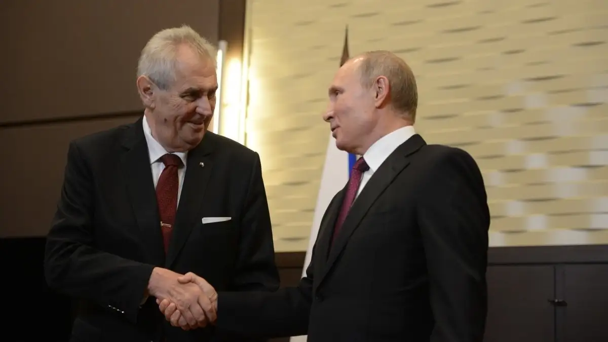 Так недалеко и до импичмента: президента Чехии обвинили в разглашении тайны «в пользу России»