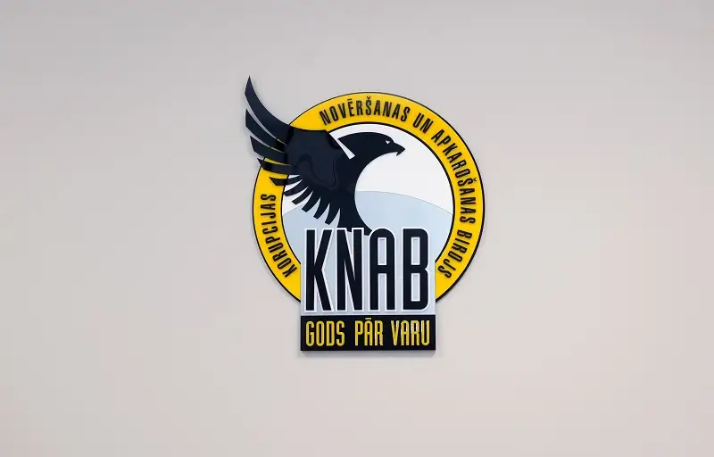 Kiberuzbrukuma dēļ traucēta KNAB partiju finanšu datubāzes un mobilās lietotnes «Ziņo KNAB» pieejamība