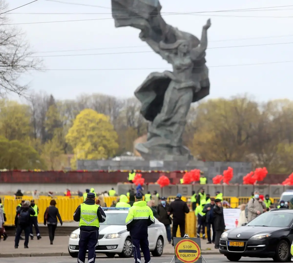 Янис Урбанович: продолжая разделять и унижать…