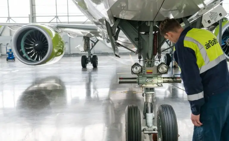 Сотни человек останутся без работы: в airBaltic начинаются массовые сокращения