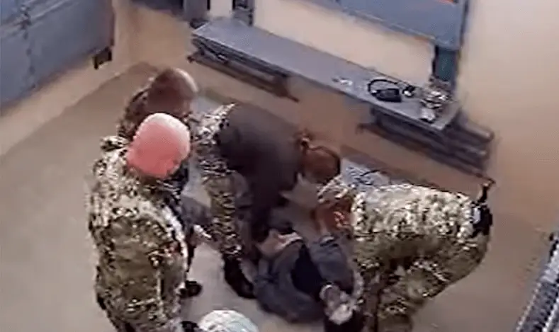 В тюрьме погиб белорусский политзаключенный: власти пытаются объяснить травмы на его голове