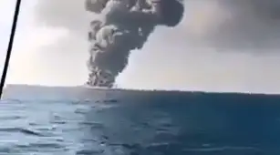 Один из крупнейших кораблей ВМС Ирана затонул в Оманском заливе (ВИДЕО)
