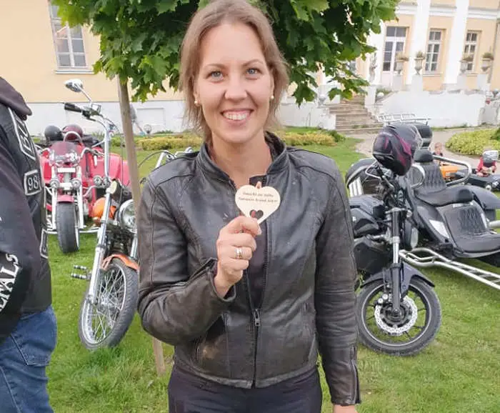 Трижды мать, которая в детстве убежала из дома. Что еще известно о будущем министре образования?
