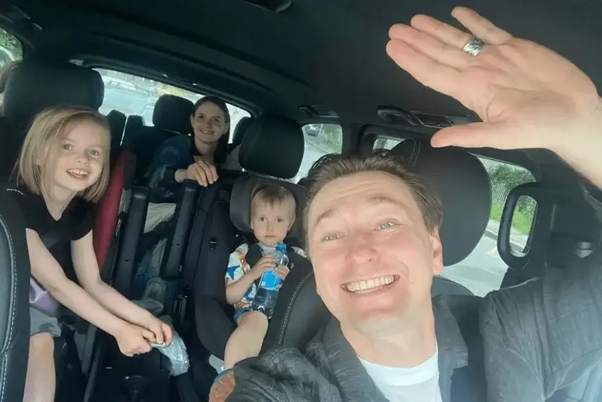«Забрал из роддома»: Безруков поделился снимками жены Анны Матисон и новорожденного сына