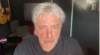 «Вы загоняете нас под экспериментальные уколы»: Кинчев обиделся на закрытие подпольного концерта
