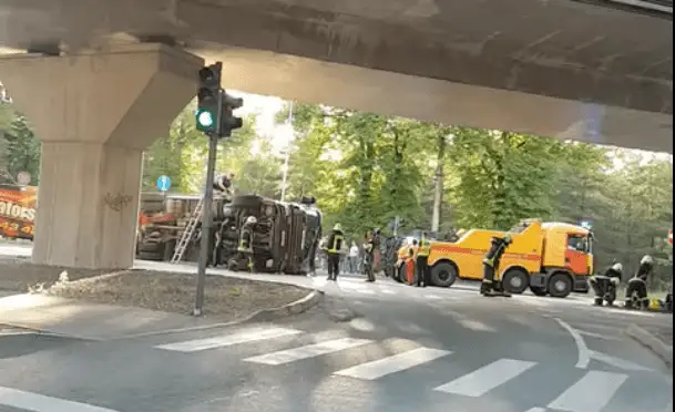 Как такое возможно? А вот так! Появилось видео, объясняющее аварию в Межапарке