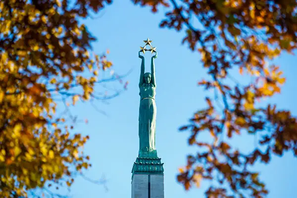 Турлайс: столько лет прошло, а у нас двухобщинное государство — это очень вредит Латвии