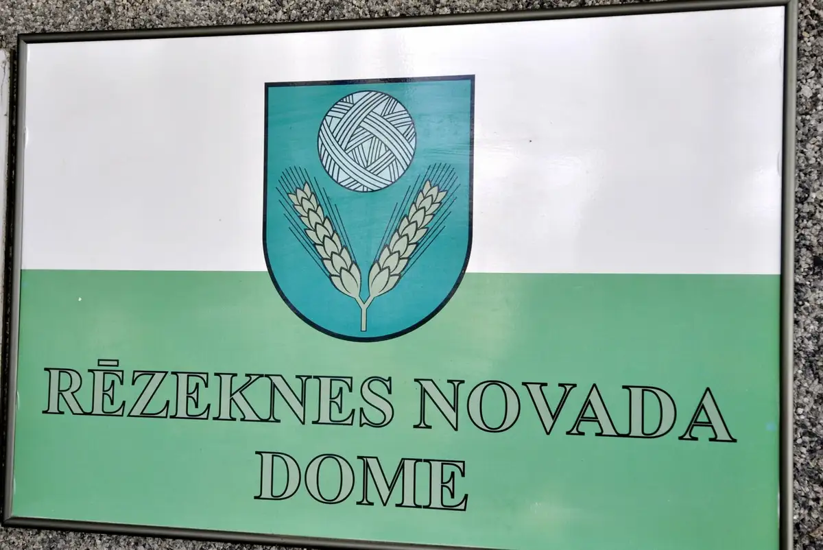Iecirkņos ierodoties pirmajiem vēlētājiem, Rēzeknes un Varakļānu novados sākušās pašvaldību vēlēšanas