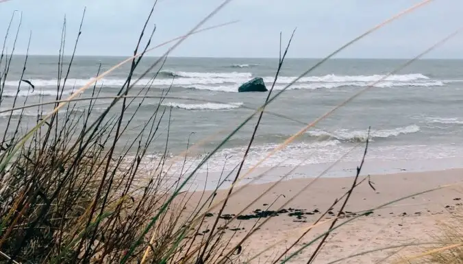Самая теплая вода в море — на побережье Видземе, но волны везде большие