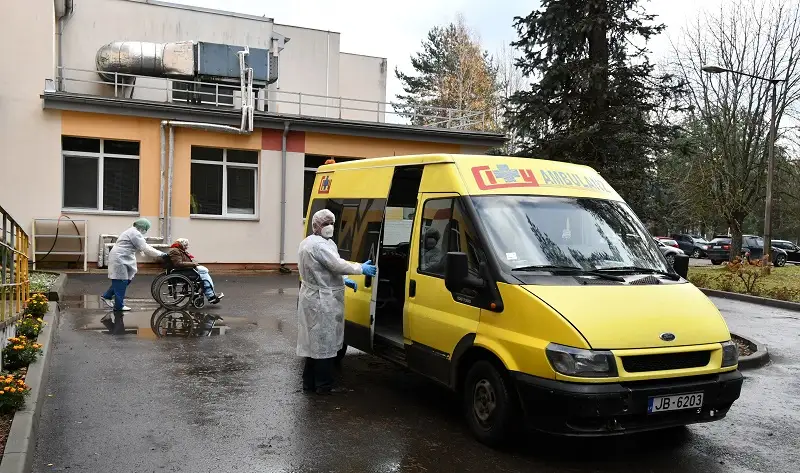 Stacionēto Covid-19 pacientu skaits atkal nedaudz palielinājies