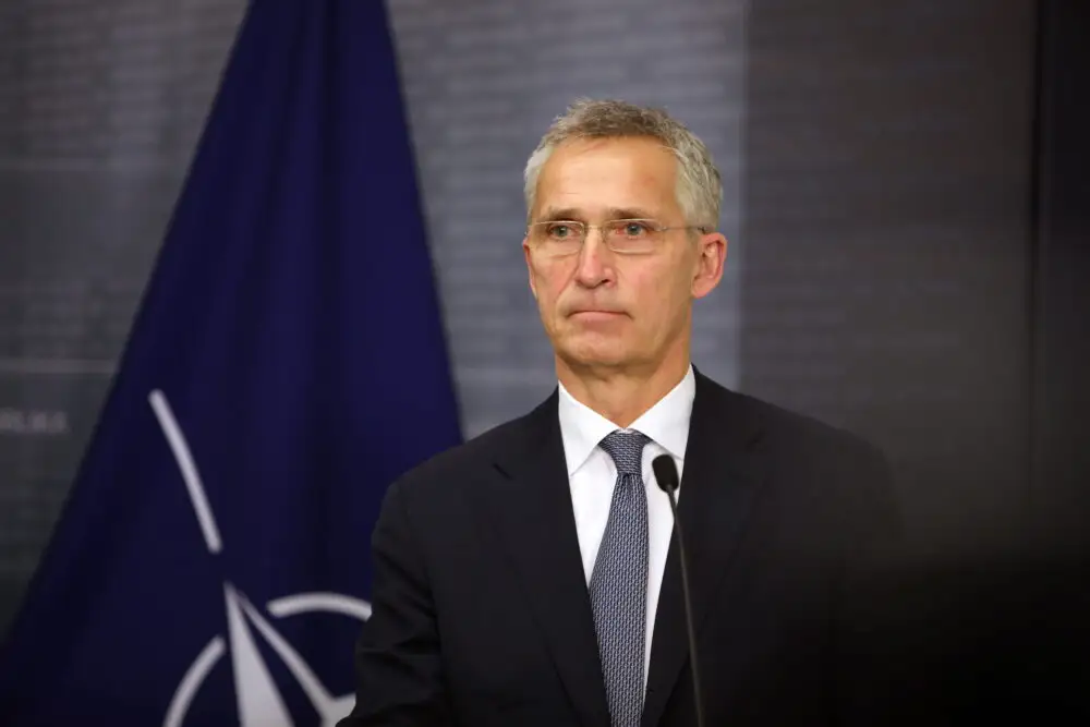 Stoltenbergs paliks NATO ģenerālsekretāra amatā gadu ilgāk