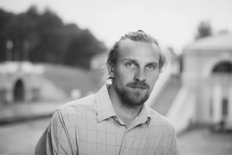 Sēru vēsts: Mūžībā devies viens no izcilākajiem mūsdienu keramikas māksliniekiem — Kaspars Geiduks
