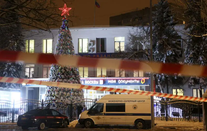 В ответ на просьбу надеть маску мужчина открыл стрельбу в многофункциональном центре Москвы: есть погибшие