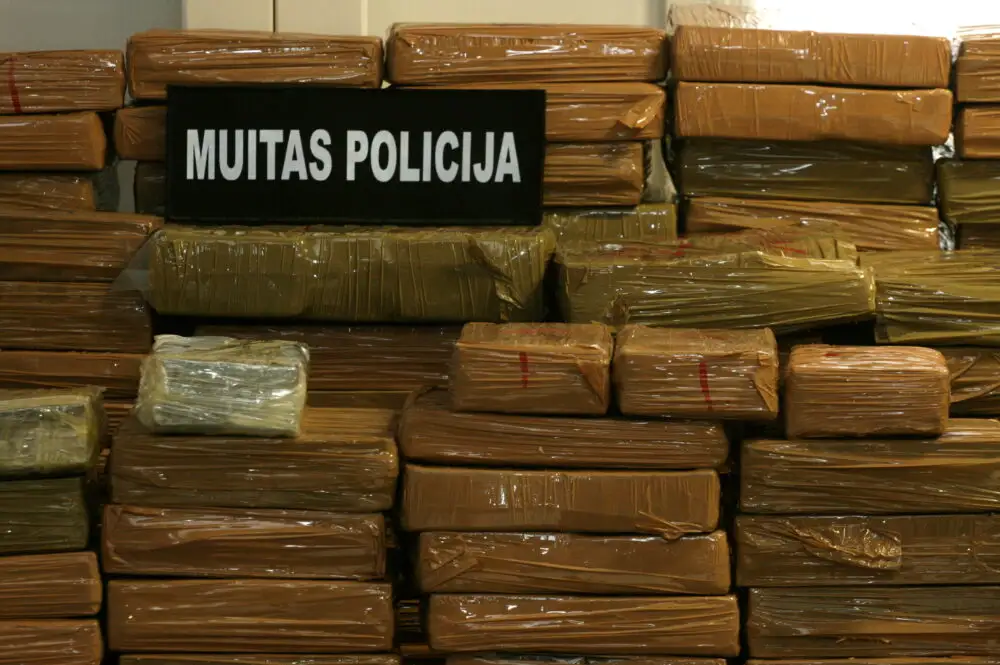 Крупный улов на таможне: контрабандный груз гашиша исчисляется сотнями килограммов