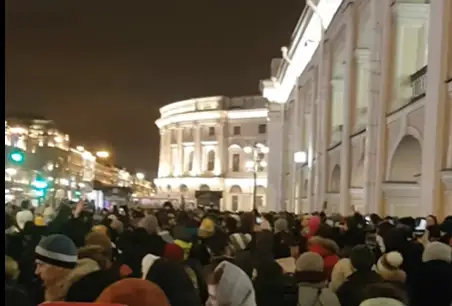 800 человек задержано в Петербурге за участие в антивоенной акции