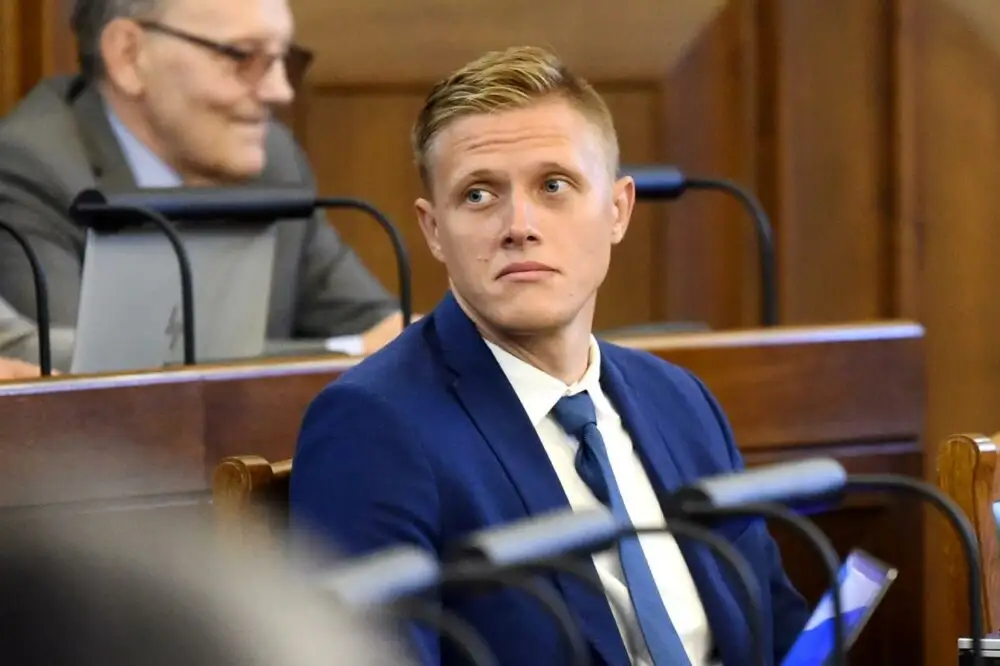 Dombrava sagaida no Kariņa skaidru atbildi par esošās valdības vadīšanu vai alternatīvas veidošanu