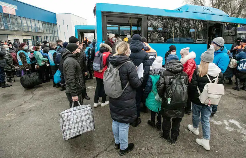За сутки на территорию России прибыли более 20 тыс. эвакуированных из Донбасса: Погрануправление ФСБ