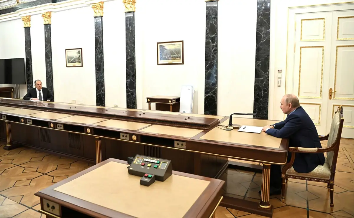 Ни мира, ни войны. Но армию не распускать: наказ Путина министрам иностранных дел и обороны