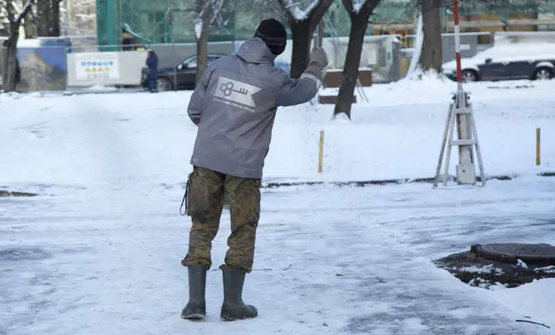 «Rīgas namu pārvaldnieks» piedāvā darbu bēgļiem no Ukrainas