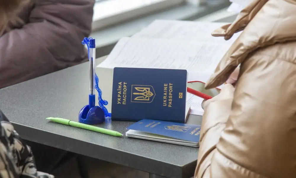Rīgas Centrāltirgū slēdz palīdzības punktu Ukrainas bēgļiem