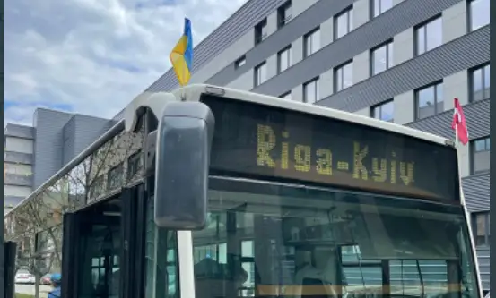 Kijivā esošie Latvijas diplomāti Krievijas raķešu apšaudē nav cietuši un ir drošībā