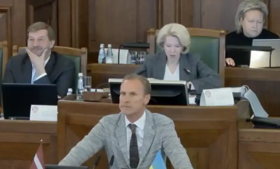 Par ētikas pārkāpumiem no sešām Saeimas sēdēm plāno izslēgt Gobzemu, kurš kārtējo reizi sola nolikt deputāta mandātu