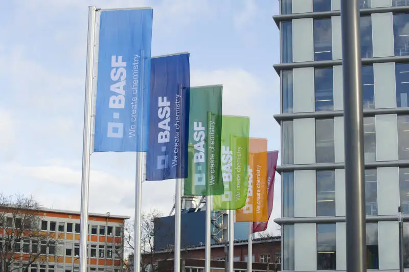 Крупнейший в мире химический концерн BASF сворачивает бизнес в России и Белоруссии