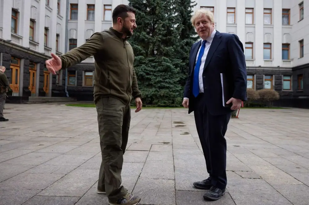 Экс-премьер Борис Джонсон: Великобритании следует немедленно отправить в Украину небоевые войска