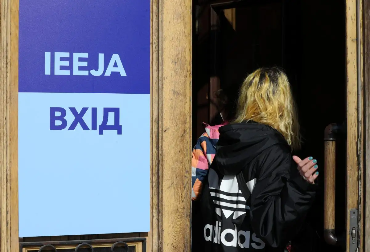 Rīgas pašvaldība līdz gada beigām pagarinās braukšanas maksas atvieglojumus Ukrainas bēgļiem